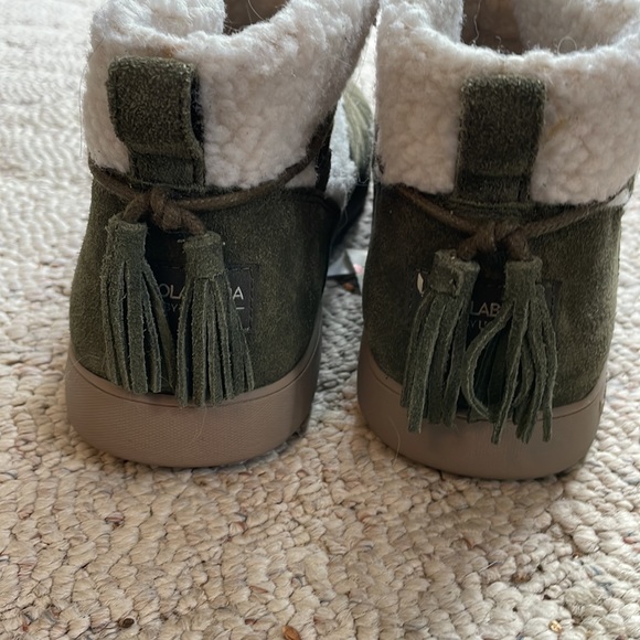Koolaburra by Ugg short boots. Army green with white shearling tops & interior - Picture 4 of 7